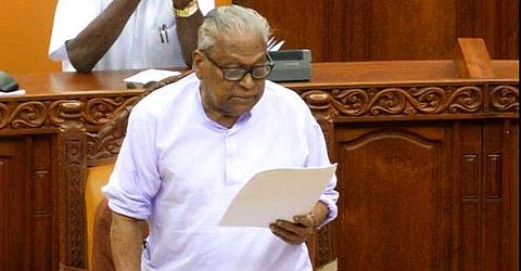 വികസന മന്ത്രം വികസന ആക്രോശമാകരുത് ; കുന്നിടിക്കലും കയ്യേറ്റവും ദുരന്തത്തിന്റെ ആക്കം കൂട്ടി, ഗാഡ്ഗില്‍ റിപ്പോര്‍ട്ടിനെ പരിഗണിച്ചത് രാഷ്ട്രീയമായെന്ന് വി എസ് അച്യുതാനന്ദൻ
