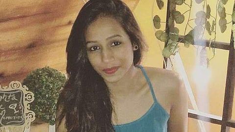 നടുറോഡില്‍ ബിരുദ വിദ്യാര്‍ത്ഥിനിയെ കുത്തിക്കൊന്നു: മുന്‍കാമുകന്‍ പിടിയില്‍