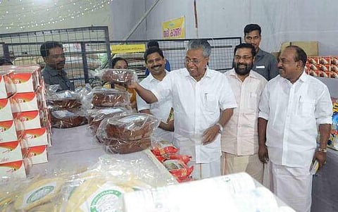 സ്‌കൂള്‍ കുട്ടികള്‍ക്ക് അഞ്ച് കിലോ അരി, പഞ്ചസാരക്ക് കിലോ 22 രൂപ; ഓണക്കാലത്ത് 8000 പ്രത്യേക ചന്തകളുമായി സര്‍ക്കാര്‍