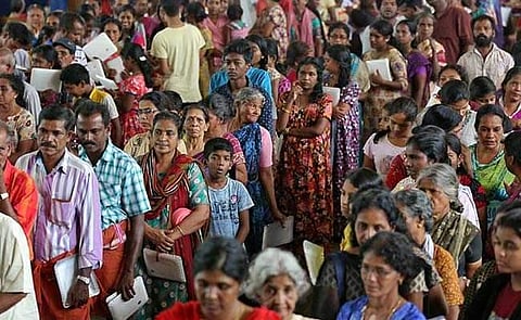 പ്രളയക്കെടുതി; പുനരധിവാസത്തിന് വാസ യോഗ്യമായ ഭൂമി കണ്ടെത്താന്‍ ജില്ലാ കലക്ടര്‍മാര്‍ക്ക് നിര്‍ദ്ദേശം