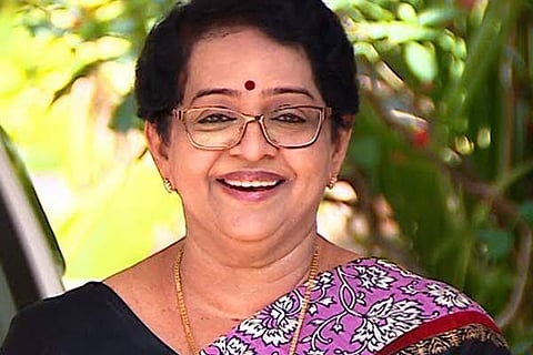 'കേരളത്തില്‍ തൊഴിലില്ലായ്മ രൂക്ഷമാണെന്ന് എനിക്ക് അന്നാണ് മനസിലായത്'; ട്രോളന്മാരെ തിരിച്ച് ട്രോളി മല്ലിക സുകുമാരന്‍