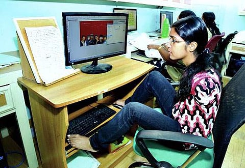 നിശ്ചയദാര്‍ഢ്യത്തിന് മുന്നില്‍ വിലങ്ങുതടികളില്ല: ഇവള്‍ കാറോടിക്കും, കാലുകള്‍ കൊണ്ട്