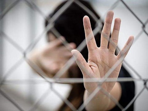 സംവിധായകന്‍ നിരന്തരം ലൈംഗികമായി പീഡിപ്പിച്ചു; ബന്ധുവിനൊപ്പം ചേര്‍ന്ന് കൂട്ട ബലാത്സംഗം; പരാതിയുമായി സിനിമ പ്രവര്‍ത്തക