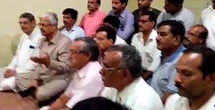ഏറെ കഷ്ടപ്പെട്ടായിരിക്കും ഈ നിലയിലെത്തിയത്; കൊള്ളക്കാരന്‍ എന്ന് വിളിച്ച് അവഹേളിച്ച് ഹെഡ്മാസ്റ്ററുടെ സസ്‌പെന്‍ഷന്‍ പിന്‍വലിച്ച് മുഖ്യമന്ത്രി; കൈയ്യടി