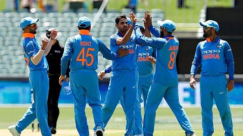 അഡ്‌ലെയ്ഡ് ഏകദിനം; ഓസീസിന്റെ ഓപ്പണര്‍മാര്‍ മടങ്ങി, സിഡ്‌നിയിലേത് ആവര്‍ത്തിക്കാന്‍ മധ്യനിര