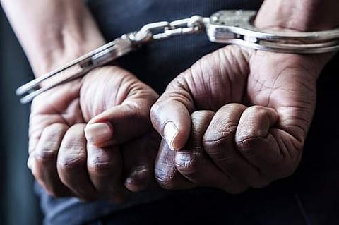 ഫ്‌ളാറ്റിലെ സ്ത്രീകള്‍ കുളിക്കുന്നത് മൊബൈല്‍ ഫോണില്‍ പകര്‍ത്തി ;  ഐഐടി വിദ്യാര്‍ത്ഥി അറസ്റ്റില്‍
