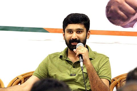 കേരളം വെള്ളരിക്കാപ്പട്ടണമാവുന്നു; എവിടെ സാംസ്‌കാരിക നായകര്‍; പൊന്നാടയില്‍ നട്ടെല്ല് മൂടിപ്പുതപ്പിച്ചോ?; വിടി ബല്‍റാം