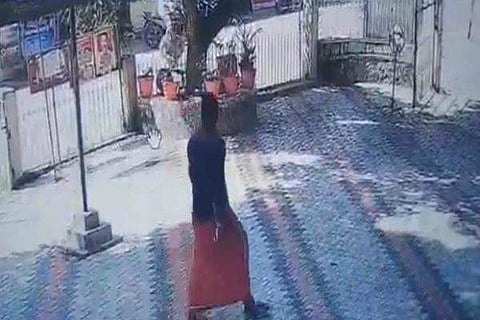 നെടുമങ്ങാട് ആര്‍എസ്എസ് കാര്യാലയത്തില്‍ പൊലീസ് റെയ്ഡ്; വാള്‍, കത്തി കണ്ടെടുത്തു