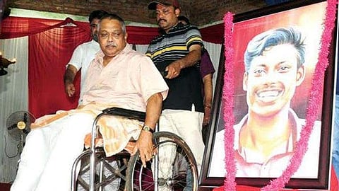 'മഹാരാജാസ് അഭിമന്യു'; പ്രിയപ്പെട്ട സഖാവിനെക്കുറിച്ച് സൈമണ്‍ ബ്രിട്ടോ എഴുതിയ പുസ്തകം പ്രകാശനം ചെയ്തു