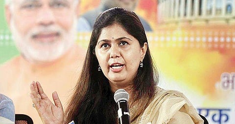 തെരഞ്ഞെടുപ്പ് പ്രചാരണത്തിനിടെ ബിജെപി സ്ഥാനാര്‍ത്ഥി പങ്കജ മുണ്ടെ കുഴഞ്ഞു വീണു