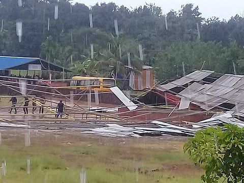 ശക്തമായ കാറ്റും മഴയും; കലോത്സവ വേദിയും പന്തലും തകര്‍ന്നു