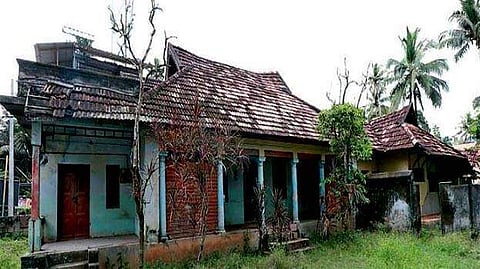 കരമന കൂടത്തില്‍ ഭൂമി തട്ടിപ്പ് : കാര്യസ്ഥന്റെയും ഭാര്യയുടെയും അക്കൗണ്ടുകള്‍ മരവിപ്പിച്ചു