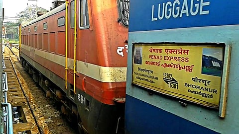 യാത്രക്കാരുടെ പ്രതിഷേധം വിജയംകണ്ടു; വേണാട് എക്സ്പ്രസ് എറണാകുളം ജംക്‌ഷൻ ഒഴിവാക്കില്ല