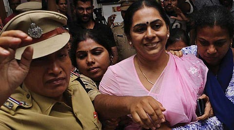 മേയറെ മാറ്റണം : ഇന്ദിര അനുസ്മരണത്തിനിടെ എറണാകുളം ഡിസിസിയില്‍ വാഗ്വാദം, കയ്യാങ്കളി