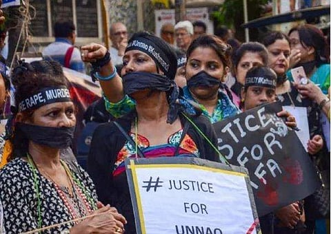ബിജെപി എംഎല്‍എയ്ക്ക് പിന്നാലെ മൂന്നുപേര്‍ കൂടി പെണ്‍കുട്ടിയെ ബലാല്‍സംഗം ചെയ്തു ; ഉന്നാവ് പീഡനക്കേസ് കുറ്റപത്രത്തില്‍ സിബിഐ