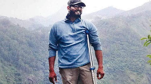 ക്രച്ചസിന്റെ സഹായത്തോടെ ലോകത്തിന്റെ ഉയരത്തിലേക്ക്; കിളിമാഞ്ചാരോ കീഴടക്കാന്‍ നീരജ്