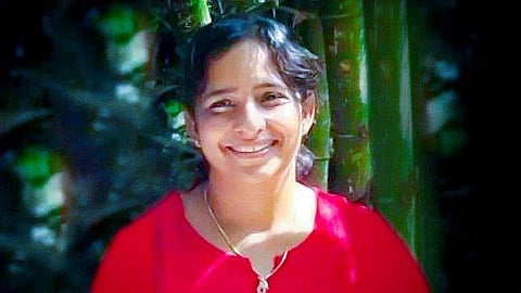'തരംകിട്ടിയാല്‍ പെണ്ണിന്റെ ശരീരത്തില്‍ സ്പര്‍ശിച്ച് ആനന്ദം കണ്ടെത്തും, ഒരു ചായ പോലും തിളപ്പിക്കാനറിയില്ല'; ജോളിയെ ആഘോഷിക്കുന്ന ആണഹങ്കാരങ്ങളോട്; കുറിപ്പ്