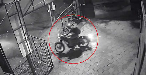 ഒന്നരലക്ഷം രൂപയും ബുള്ളറ്റും കവര്‍ന്ന മോഷ്ടാവ് പിടിയില്‍; 20 കാരന്‍ പിടിയിലായത് കുറ്റിപ്പുറത്ത് നിന്ന്