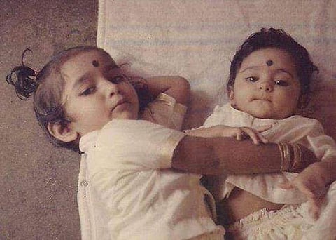 കുട്ടിക്കാല ചിത്രം പങ്കുവച്ച് ചേച്ചിക്ക് താരത്തിന്റെ പിറന്നാള്‍ ആശംസ; 'ദോഷിക്കുട്ടി'യും അനിയത്തിയും വൈറല്‍ 