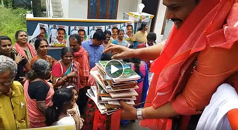 'പുസ്തകം വേണമെന്ന് പറഞ്ഞപ്പോള്‍ ഇത്രയും പ്രതീക്ഷിച്ചില്ല'; പ്രശാന്തിന്റെ സ്വീകരണത്തിൽ പുസ്തകപ്രവാഹം