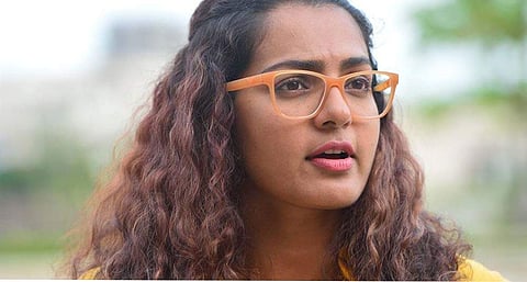 ന‍ടി പാർവതി തിരുവോത്തിനെ സാമൂഹിക മാധ്യമത്തിലൂടെ അപമാനിച്ചു; സംവിധായകനെതിരെ കേസ്