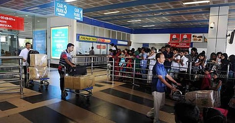 വിദേശത്ത് നിന്നെത്തിയത് 50 ലക്ഷത്തിന്റെ സ്വര്‍ണം കാലില്‍ കെട്ടി; കണ്ണൂര്‍ സ്വദേശി പിടിയില്‍