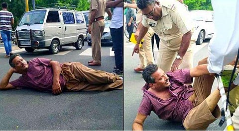 മക്കള്‍ ഹെല്‍മറ്റ് ധരിച്ചില്ല ; വന്‍ തുക പിഴയിട്ട് പൊലീസ് ; നടുറോഡില്‍ കിടന്ന് അച്ഛന്റെ പ്രതിഷേധം
