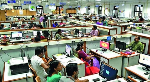 സാലറി കട്ട് ഇല്ല; ശമ്പളം പിടിക്കാനുള്ള തീരുമാനത്തില്‍ നിന്ന് സര്‍ക്കാര്‍ പിന്മാറി 