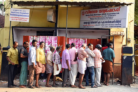 'മദ്യം, കേളനെ നിഷ്‌കളങ്കനും കോമനെ കൊടുംക്രൂരനുമാക്കുന്ന സാധനം'