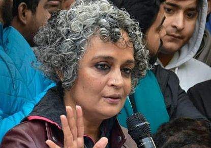 എന്‍പിആറിന് ജനങ്ങള്‍ കള്ളപ്പേരും വ്യാജ മേല്‍വിലാസവും നല്‍കണം; അരുന്ധതി റോയ്