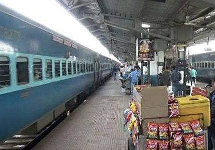 റെയിൽവേ സ്റ്റേഷനിലെ ഭക്ഷണ വില കൂട്ടി; ട്രെയിനുകളിലെ അതേ നിരക്ക് ഈടാക്കും