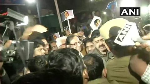 106 ദിവസത്തെ തിഹാര്‍ വാസം അവസാനിച്ചു; പി ചിദംബരം ജയില്‍ മോചിതനായി; സോണിയാ ഗാന്ധിയെ കാണും
