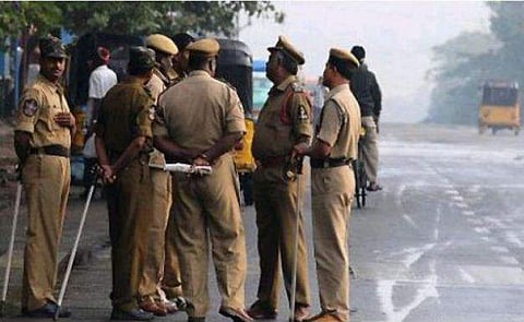 തൂവാല മോഷണം പോയി; പൊലീസില്‍ പരാതി നല്‍കി റെയില്‍വേ മുന്‍ ഉദ്യോഗസ്ഥന്‍