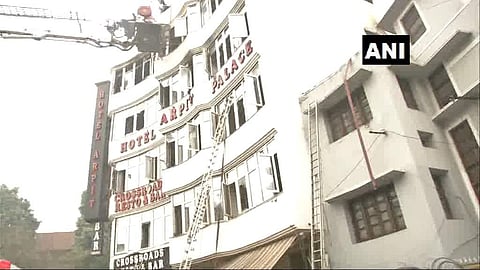 ഡല്‍ഹി ഹോട്ടല്‍ തീപിടുത്തം : മൂന്ന് മലയാളികളെ കാണാനില്ല ; റൂമെടുത്തവരില്‍ കൊച്ചി സ്വദേശികളും