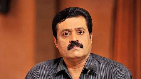 സഭയില്‍ മുഖമിടിച്ച് വീഴാന്‍ പോയി,സിനിമാ സ്‌റ്റൈലില്‍ കറങ്ങി തിരിഞ്ഞ് സുരേഷ് ഗോപി; 'ക്യാറ്റ്‌പോ പരിശീലനം' തുണ 