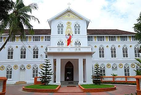 ഒരു ​കോടി രൂപ നഷ്ടപരിഹാരം അല്ലെങ്കിൽ ക്രിമിനൽ നടപടി; അതിരൂപതാ സുതാര്യ സമിതിക്ക് സിനഡിന്റെ വക്കീൽ നോട്ടീസ്