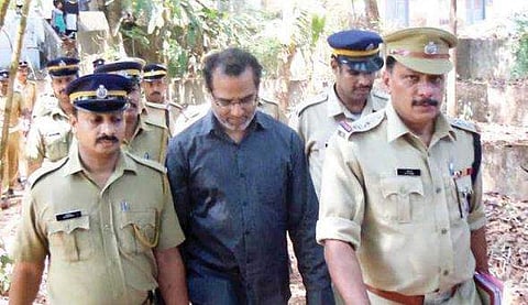ആ പെണ്‍കുട്ടിയുടെ ജീവിതം പാടെ തകര്‍ത്തു, വൈദികന്‌ ജീവപര്യന്തം ശിക്ഷ നല്‍കാത്തത് കുഞ്ഞിനെ ഓര്‍ത്തെന്ന് കോടതി; വിധിപ്പകര്‍പ്പ് പുറത്ത്