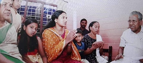 ജവാൻ വസന്തകുമാറി​ന്റെ വീട്​ മുഖ്യമന്ത്രി പിണറായി വിജയൻ സന്ദർശിച്ചു
