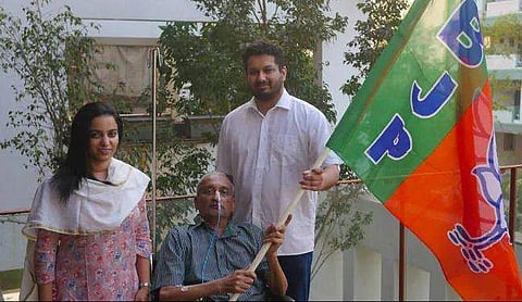 ജീവന്‍ രക്ഷാ സംവിധാനങ്ങളുടെ സഹായത്തിലല്ല; മനോഹര്‍ പരീക്കറുടെ ആരോഗ്യനില മോശമല്ലെന്ന് ഗോവ മന്ത്രി