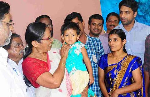 മന്ത്രി വന്നു, പ്രൊസസര്‍ കാതില്‍ വച്ചു; നിയമോള്‍ക്ക് ഇനി കേള്‍ക്കാം