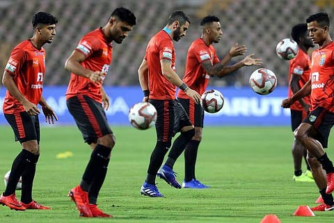 കൊച്ചിയില്‍ ഇന്ന് അവസാനത്തെ അങ്കം, ജയത്തോടെ അവസാനിപ്പിക്കാന്‍ ബ്ലാസ്റ്റേഴ്‌സ് ഇറങ്ങുന്നു