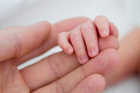 പ്രസവത്തിനിടെ രക്തസമ്മര്‍ദ്ദം കുറഞ്ഞു: അമ്മയും കുഞ്ഞും മരിച്ചു