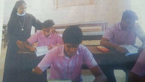 ചേതനയറ്റ അച്ഛന്റെ കവിളില്‍ അന്ത്യചുംബനം നല്‍കി, സുജിത്ത് അവസാന പരീക്ഷയെഴുതി