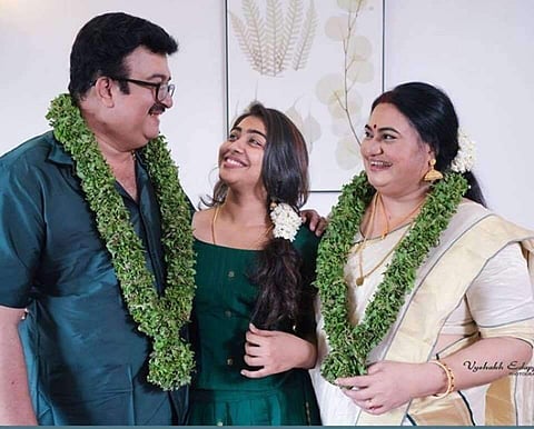 നിങ്ങളാണ് എന്റെ എല്ലാം: സായ് കുമാറിനും ബിന്ദു പണിക്കര്‍ക്കും ആശംസകളര്‍പ്പിച്ച് മകള്‍