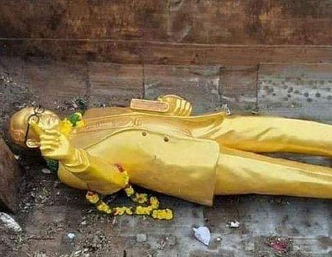 അംബേദ്കർ പ്രതിമ തകർത്ത് മാലിന്യക്കൂമ്പാരത്തിൽ തള്ളി; അന്വേഷണത്തിന് ഉത്തരവ്
