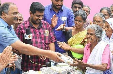 ഡിവൈഎഫ്‌ഐയ്ക്ക് പൊതിച്ചോര്‍ വിതരണം തുടരാം; സ്ഥാനാര്‍ത്ഥിയുടെ പേരും ചിത്രവും പാടില്ലെന്ന് ജില്ലാ കളക്ടര്‍