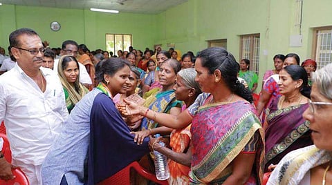 ആകെയുള്ളത് 12, 816 രൂപയും അരപ്പവന്‍ സ്വര്‍ണവും; രമ്യ ഹരിദാസിന്റെ സ്വത്ത് വിവരം ഇങ്ങനെ