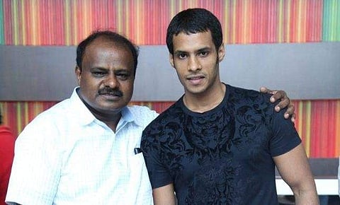 മകന്‍ തോല്‍ക്കുമെന്ന് റിപ്പോര്‍ട്ട്: ക്ഷേത്രങ്ങള്‍ കയറിയിറങ്ങിയും ജ്യോത്സ്യന്മാരുടെ സഹായം തേടിയും കുമാരസ്വാമി