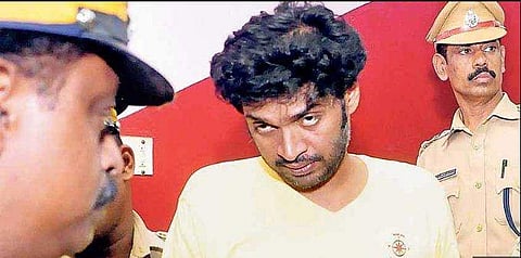 ലഹരി കടത്തിന് അരുണ്‍ യുവതിയെ മറയാക്കിയിരുന്നോ എന്ന് അന്വേഷിക്കുന്നു ; ഇരുവരും ബാര്‍ ഹോട്ടലിലെ നിത്യസന്ദര്‍ശകര്‍, അരുണിന്റെയും യുവതിയുടെയും രാത്രിയാത്രകള്‍ക്ക് പിന്നാലെ പൊലീസ് 