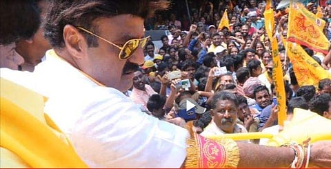 നടനായ സ്ഥാനാര്‍ത്ഥിയ്‌ക്കൊപ്പം സെല്‍ഫിയെടുക്കാന്‍ ശ്രമം; ക്രൂരമര്‍ദ്ദനം; വീഡിയോ വൈറല്‍